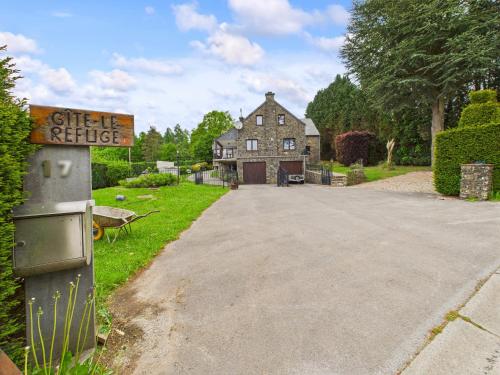 Le Refuge - carbon neutral hotel in Paliseul