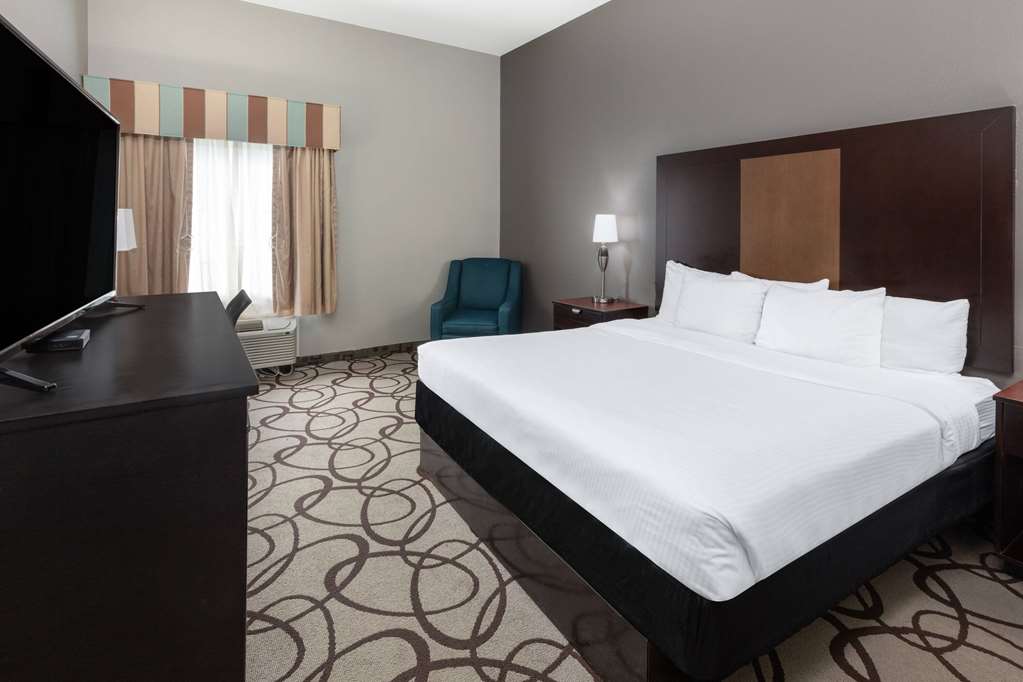 La Quinta Inn & Suites by Wyndham Fort Worth Lake Worth - photo 12
