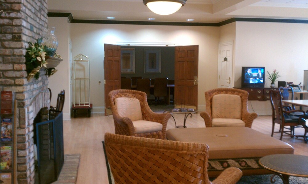 Richmond Suites Hotel - photo 36