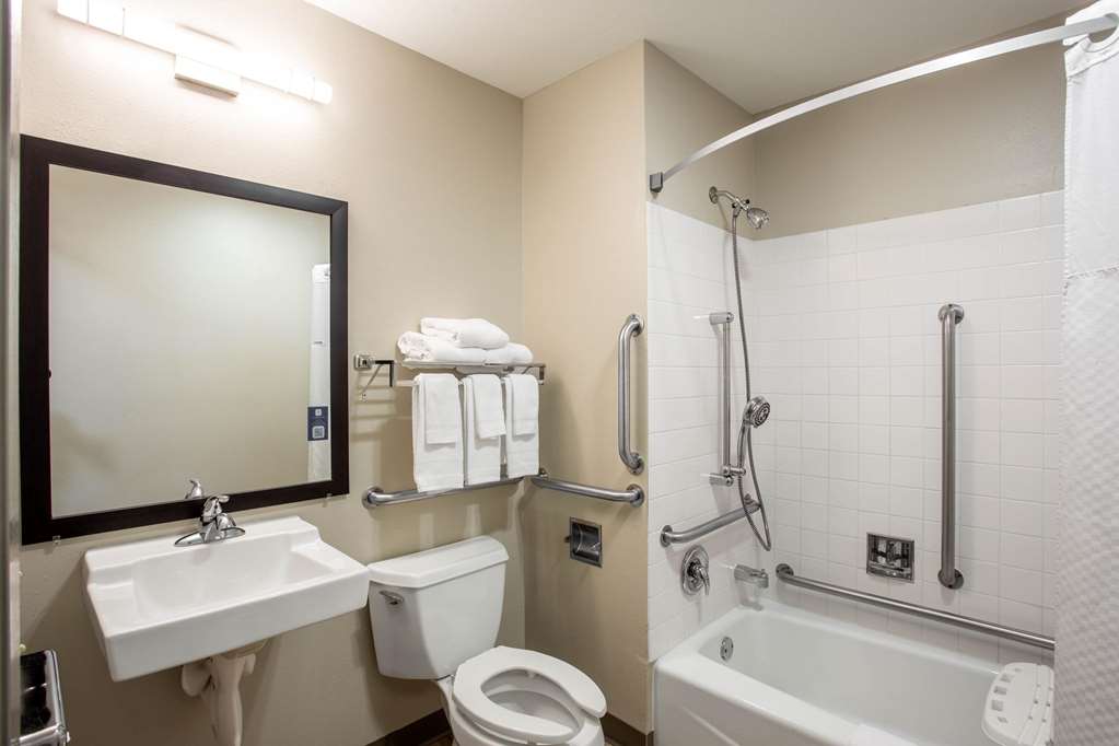 Days Inn by Wyndham Marquette - photo 26