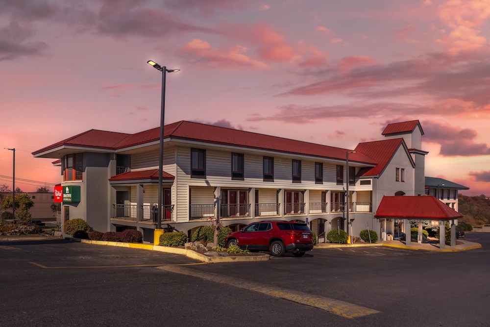 HomeTowne Studios by Red Roof Lancaster - photo 33
