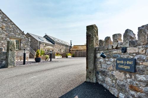 Woodland Cottage — 4-Star Luxury Hotel in Holywell, United Kingdom