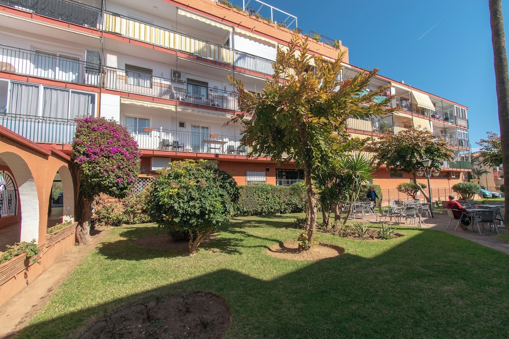 Cambural Beach Apartment — 4-Star Luxury Hotel in Fuengirola, Spain