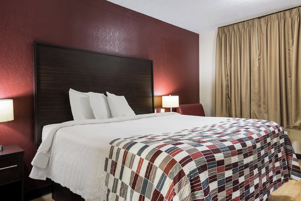 Red Roof Inn & Suites Statesboro University - photo 18