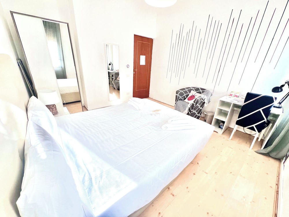 Mia House — 4-Star Luxury Hotel in Rome, Italy