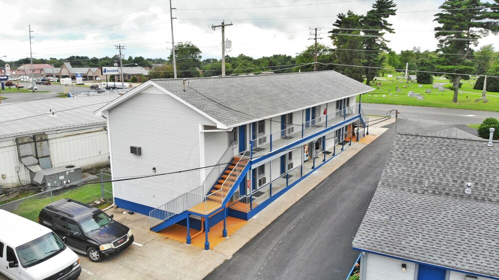 Travelers Inn And Suites - photo 28