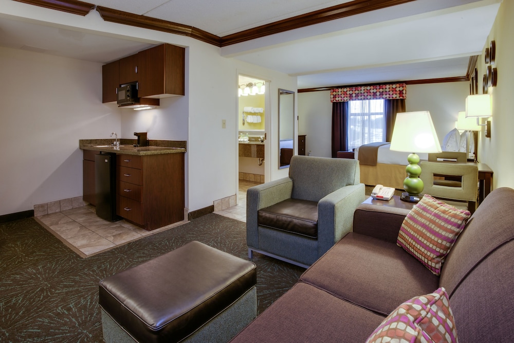 Holiday Inn Express & Suites Charleston Northwoods by IHG - photo 3