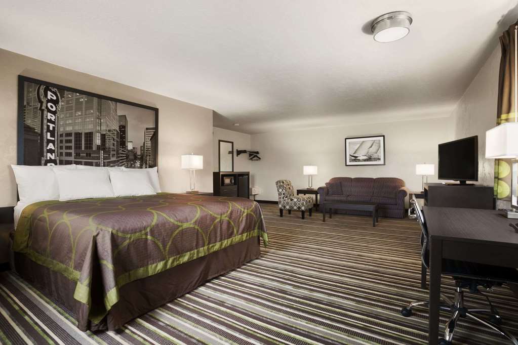 Super 8 by Wyndham Portland Airport - photo 11
