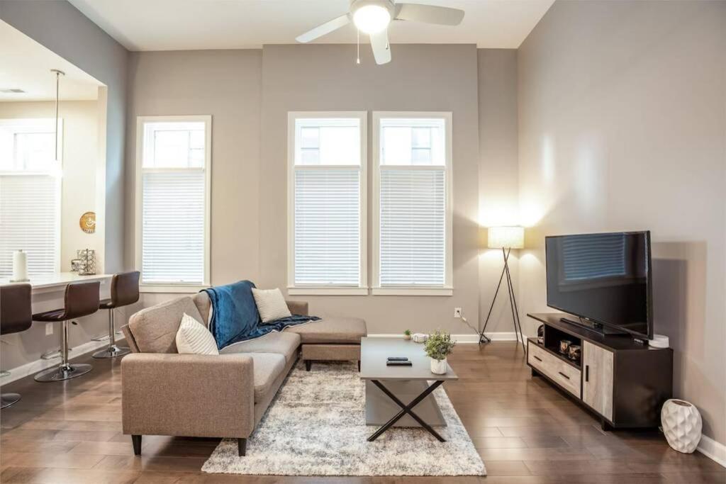 New Modernlux Best Otr Condo Park Onsite — 4-Star Luxury Hotel in Cincinnati, United States