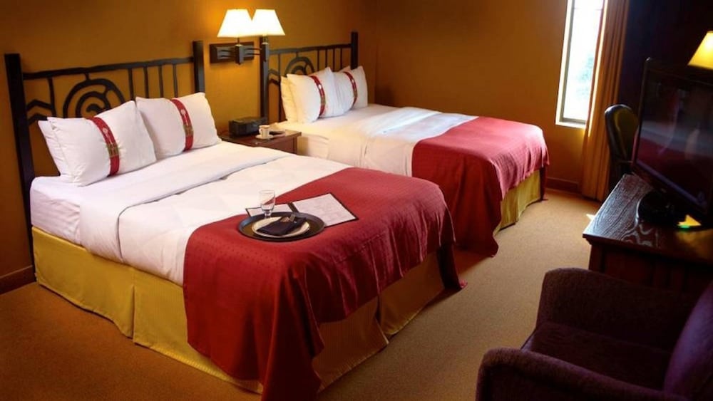Holiday Inn Pewaukee Milwaukee West by IHG - photo 3
