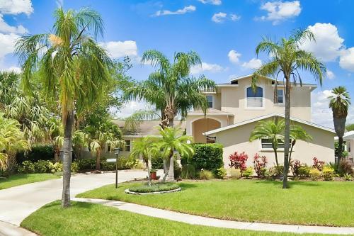 Garden Castle — 4-Star Luxury Hotel in Tampa, United States