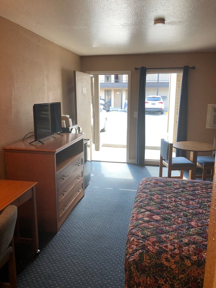 American Inn Council Bluffs - photo 14