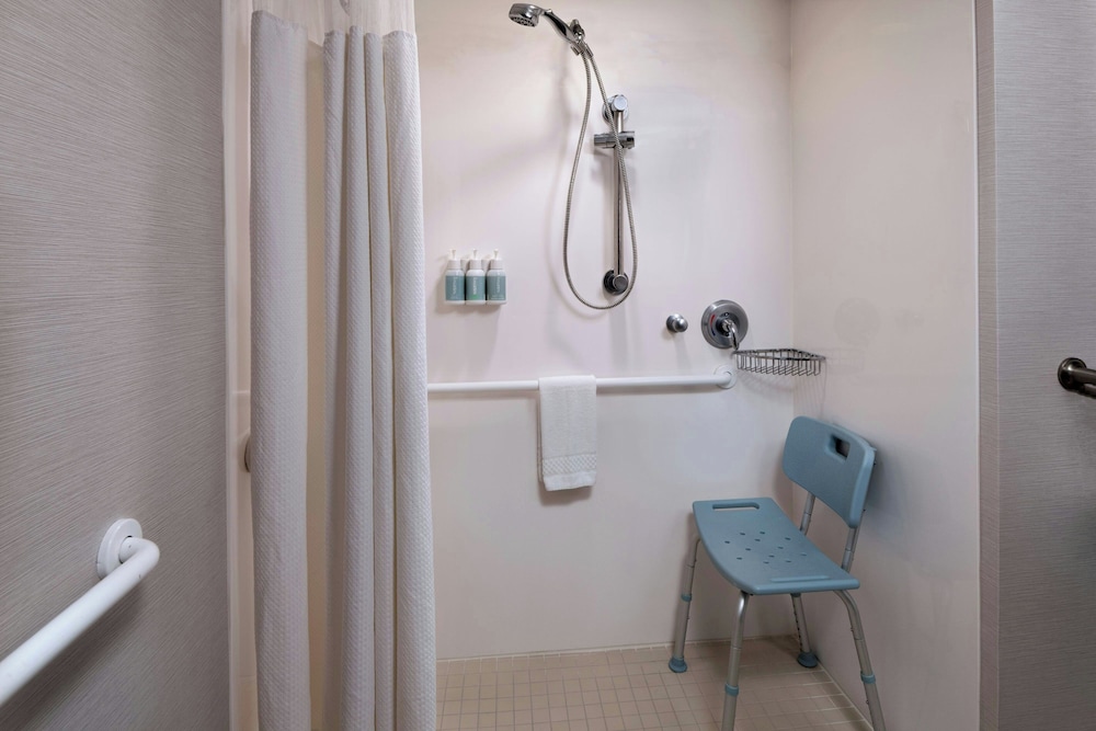 Courtyard Marriott Aksarben Village - photo 13