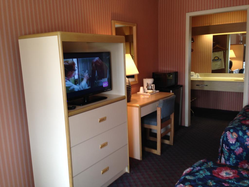 Days Inn Florence Downtown - photo 16