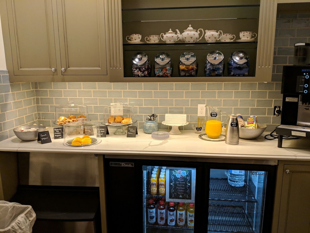 Old Town Bluffton Inn - carbon neutral hotel in Bluffton