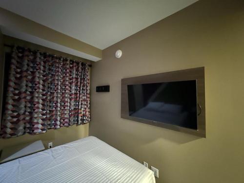 Moon Hotel Brooklyn - photo 8