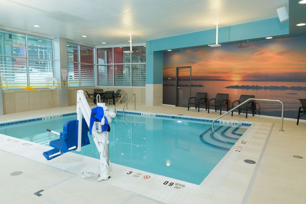 Hampton Inn & Suites Erie Bayfront - photo 37