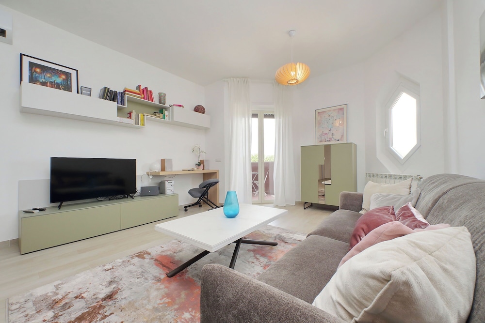 Ych Rifugio Incantato Sul Tevere — 4-Star Luxury Hotel in Rome, Italy