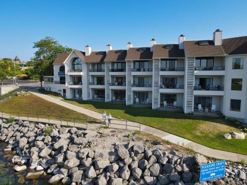223 Edgewater Inn in Charlevoix, United States