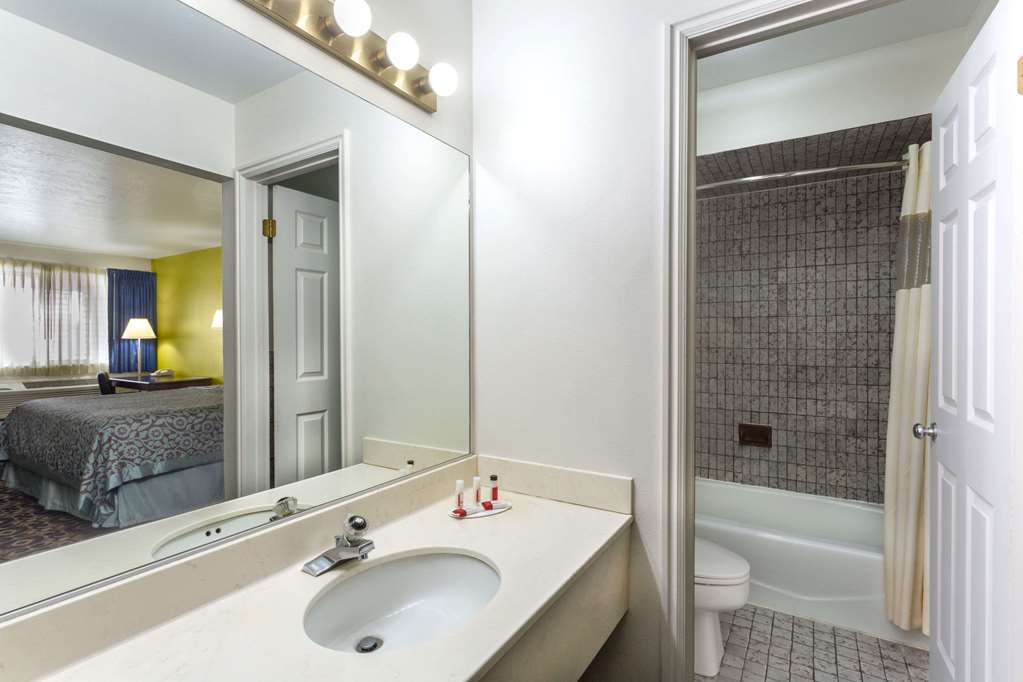 Days Inn by Wyndham Delta - photo 10