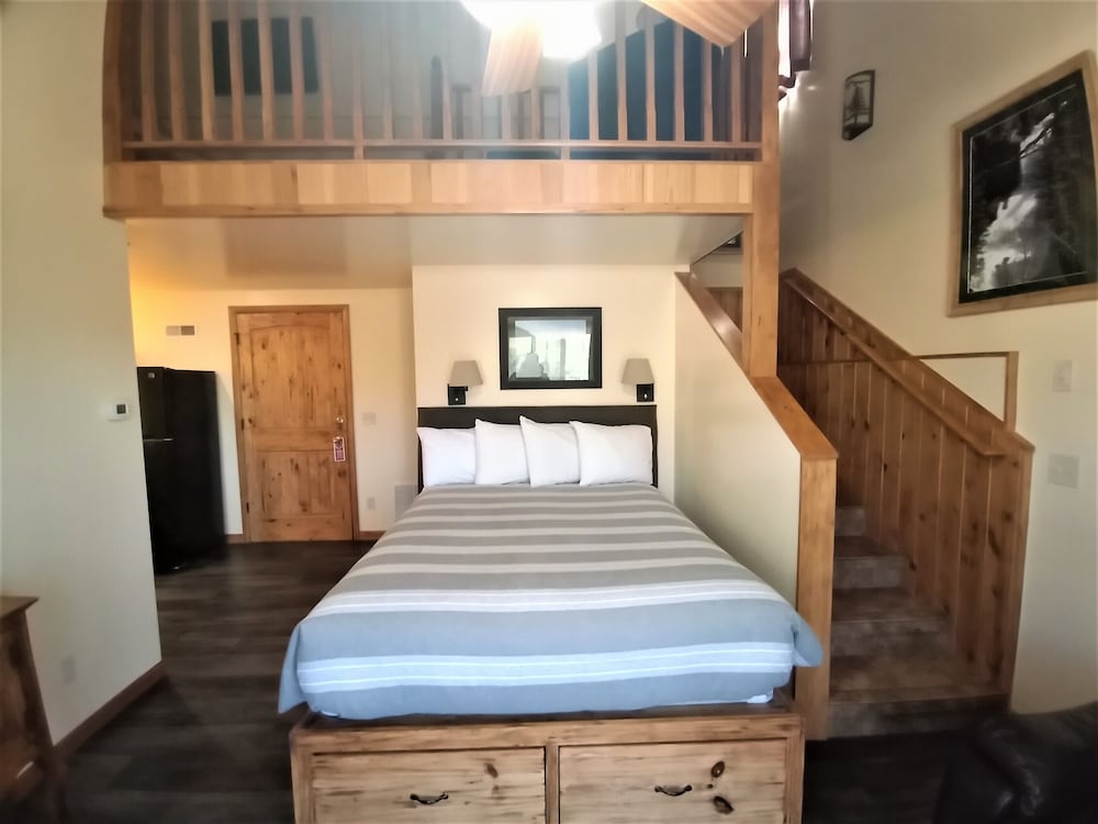 Yellowstone Riverside Cottages - photo 24
