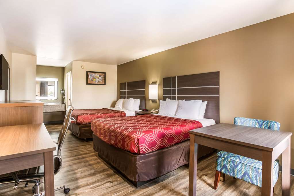 Econo Lodge Inn & Suites Murfreesboro Shopping District - photo 11