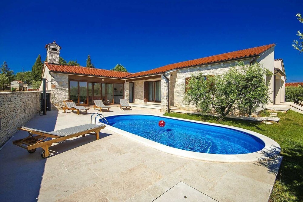 Villa Vignola — 4-Star Luxury Hotel in Marcana, Croatia