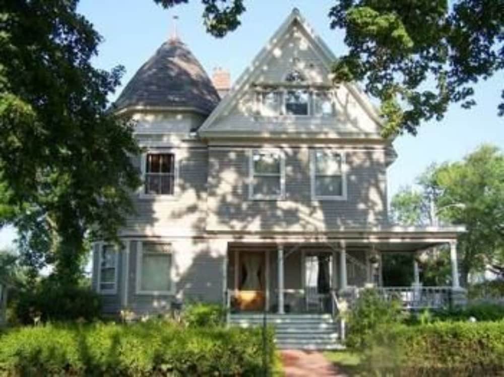 McConnell Inn — hotel in Green Lake