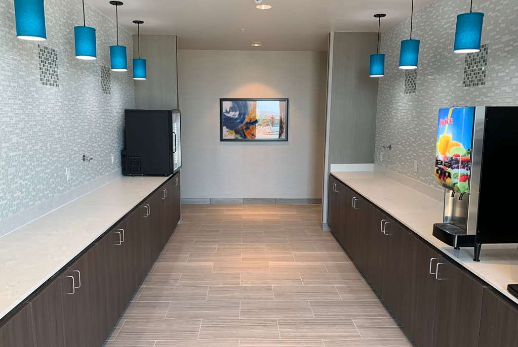 La Quinta Inn & Suites by Wyndham Holbrook Petrified Forest - photo 40