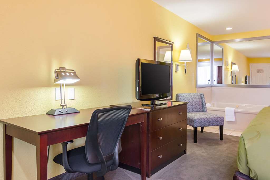 Quality Inn Carthage - photo 15