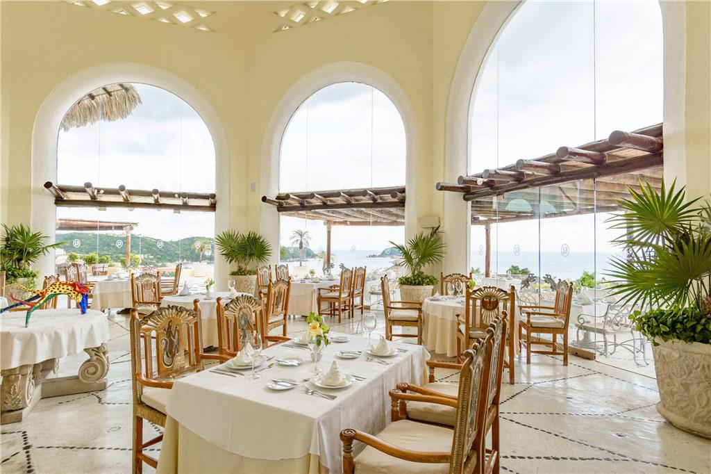 Las Cupulas restaurant