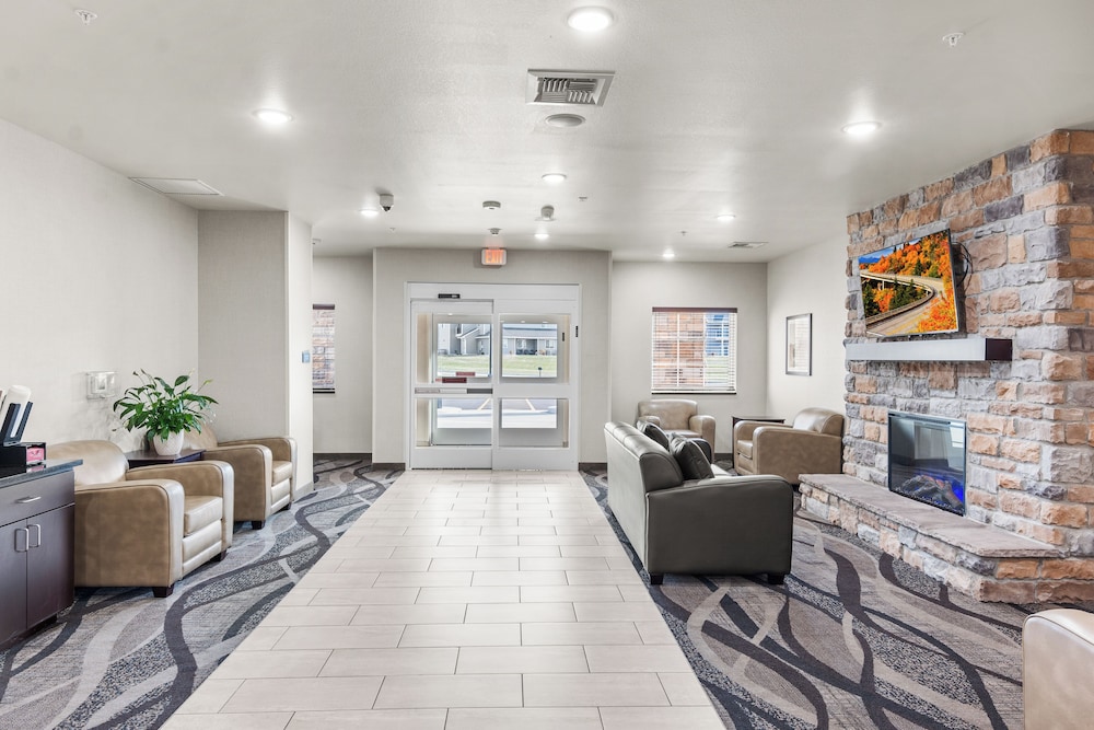 Cobblestone Hotel & Suites Denmark Green Bay - photo 4