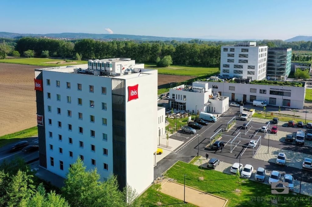 Ibis Bourgoin Jallieu Medipole — hotel in Villefontaine