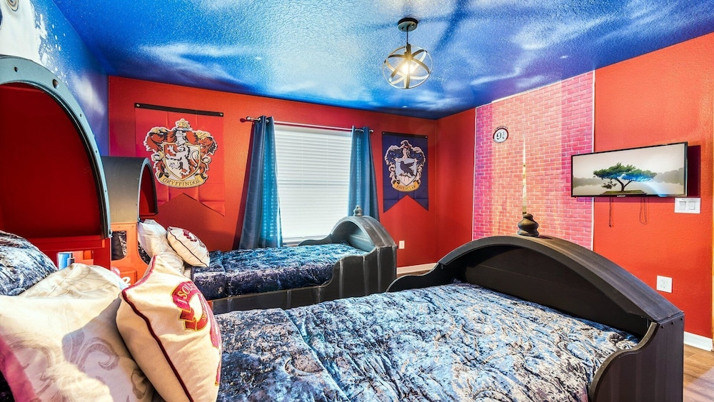 Family friendly Oasis With Game Room & Pool - photo 12