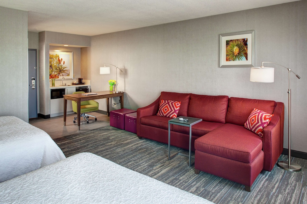 Hampton Inn & Suites Palm Desert - photo 25