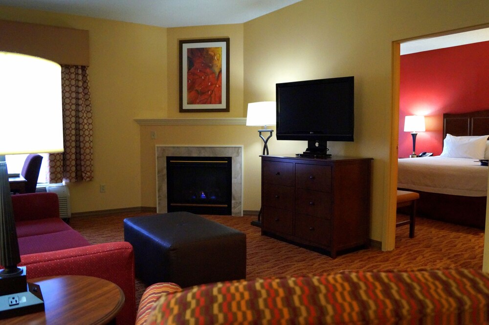 Hampton Inn Altoona - photo 11