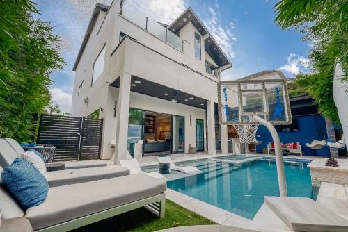 Montrose Lux Pool Villa Houston — 4-Star Luxury Hotel in Houston, United States