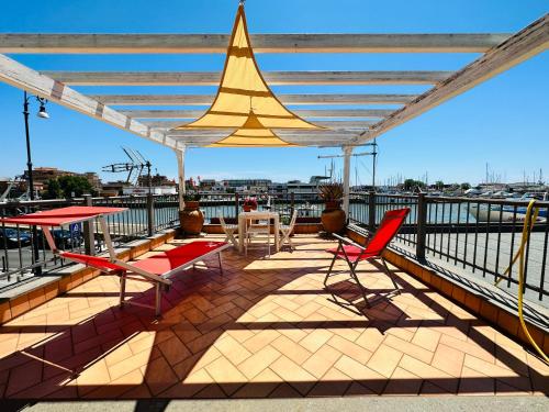 Relax Clementina — 4-Star Luxury Hotel in Fiumicino-Isola Sacra, Italy