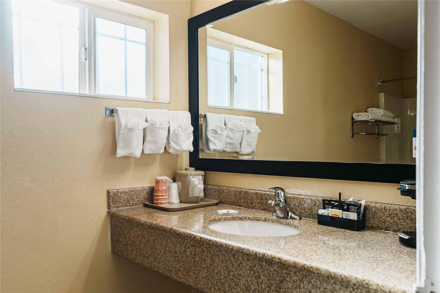 Quality Inn Ukiah - photo 64