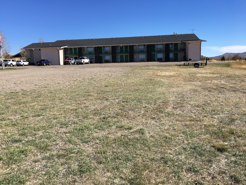Travelers Inn & Suites - photo 32