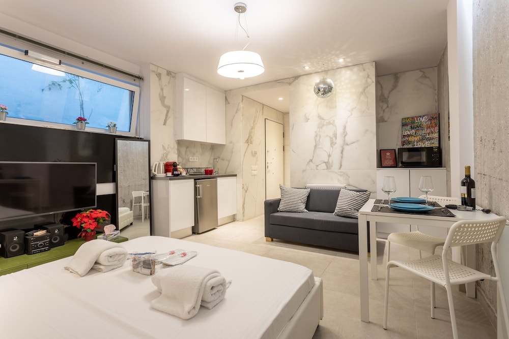 Stadium HiEnd Studio — 4-Star Luxury Hotel in Athens, Greece
