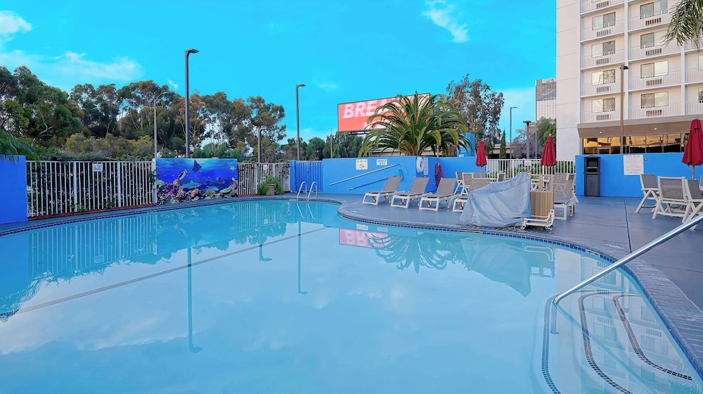 Studio 6 Suites Los Angeles CA Los Angeles LAX - photo 25