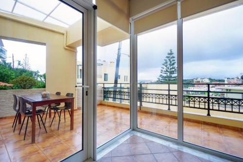 Sunny Apartment — 4-Star Luxury Hotel in Chania, Greece