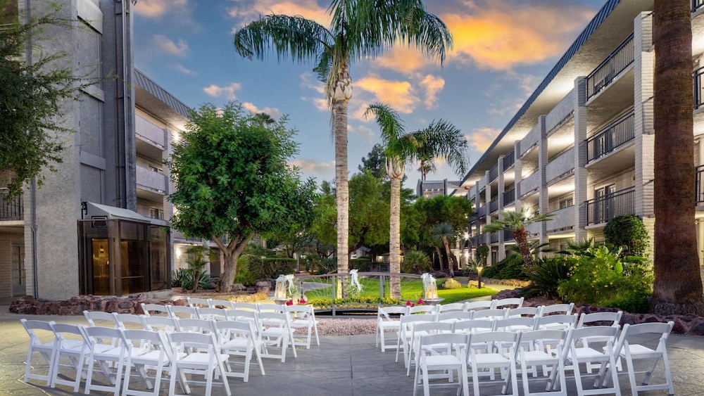 Holiday Inn & Suites Phoenix Airport North by IHG - photo 39
