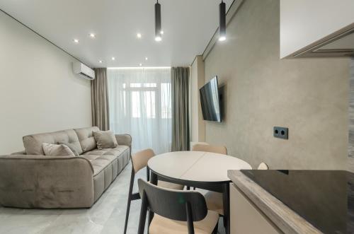 11 92 Manhattan Beresteiskyi 11 Kyiv Politekh metro nearby panoramic city view 15 kW backup power Petrovdom Apartment — 4-Star Luxury Hotel in Kyiv, Ukraine