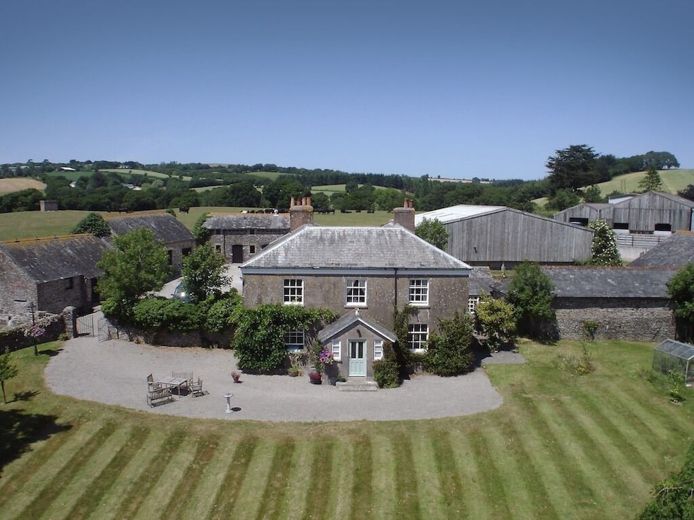 Smeaton Farm — 4-Star Luxury Hotel in Saltash, United Kingdom