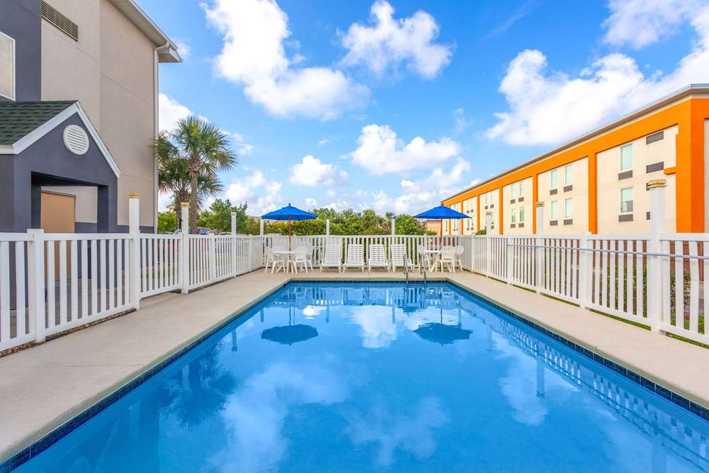 Microtel Inn & Suites by Wyndham Panama City - photo 10