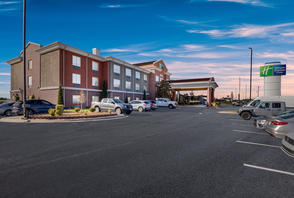 Holiday Inn Express Hotel & Suites Okmulgee by IHG - photo 37