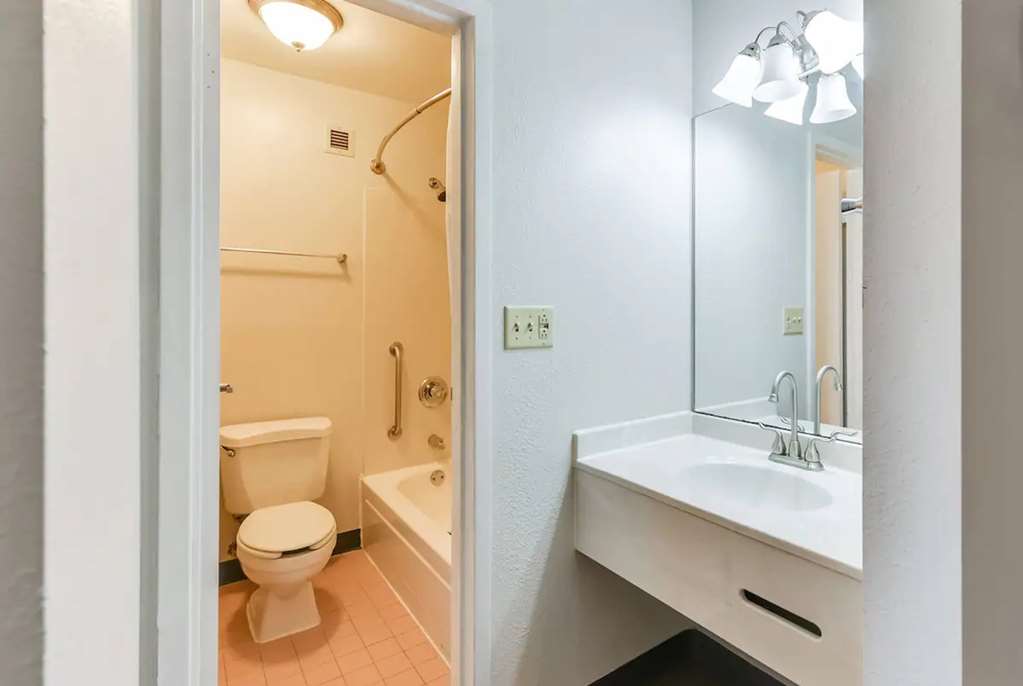 Baymont Inn and Suites by Wyndham Columbus Near OSU - photo 58