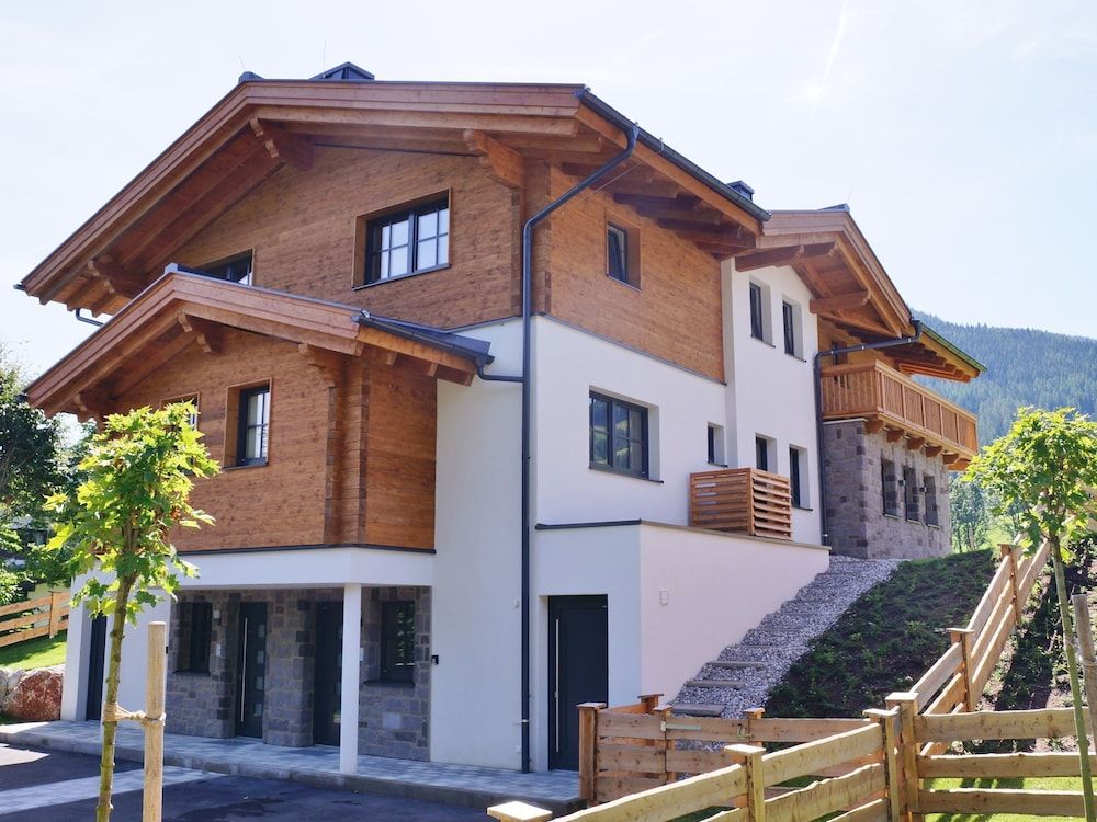 Spacious Chalet in Leogang Salzburg With Large Terrace — 4-Star Luxury Hotel in Leogang, Austria
